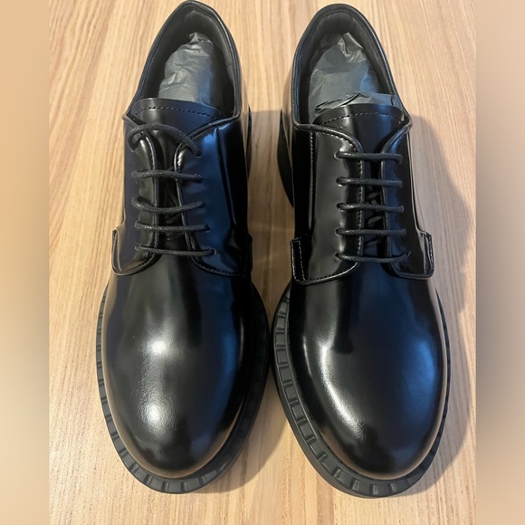 Prada Black leather lace up loafer. Woman’s size 7. - Picture 10 of 12